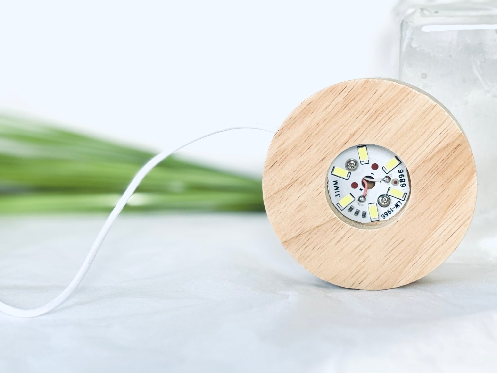 Base lumineuse électrique en bois pour le verre - La Meduse - Verre soufflé