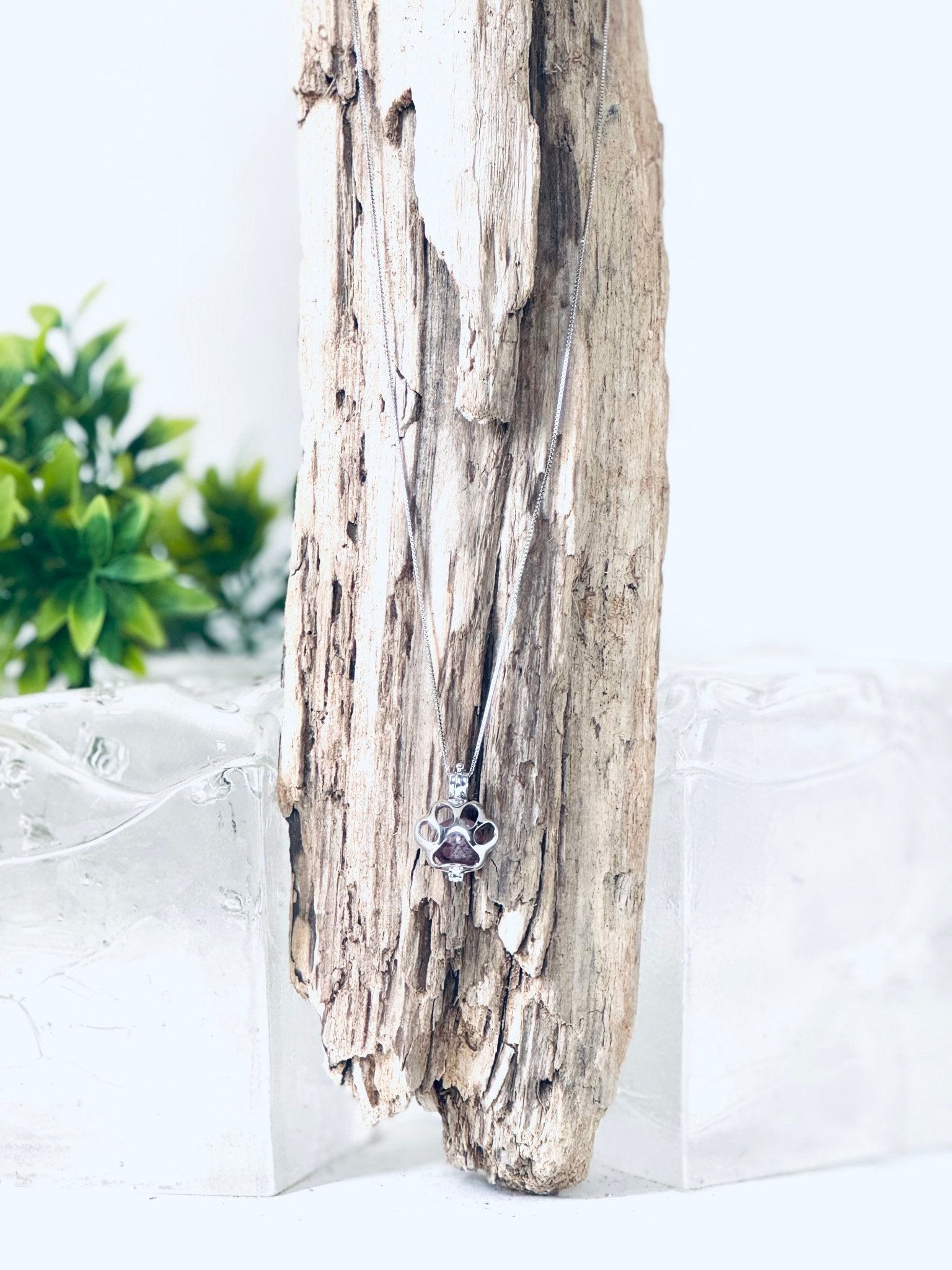 Collier "Bille de mémoire" (patte d'animal) pour cendres funéraires - La Meduse - Verre soufflé