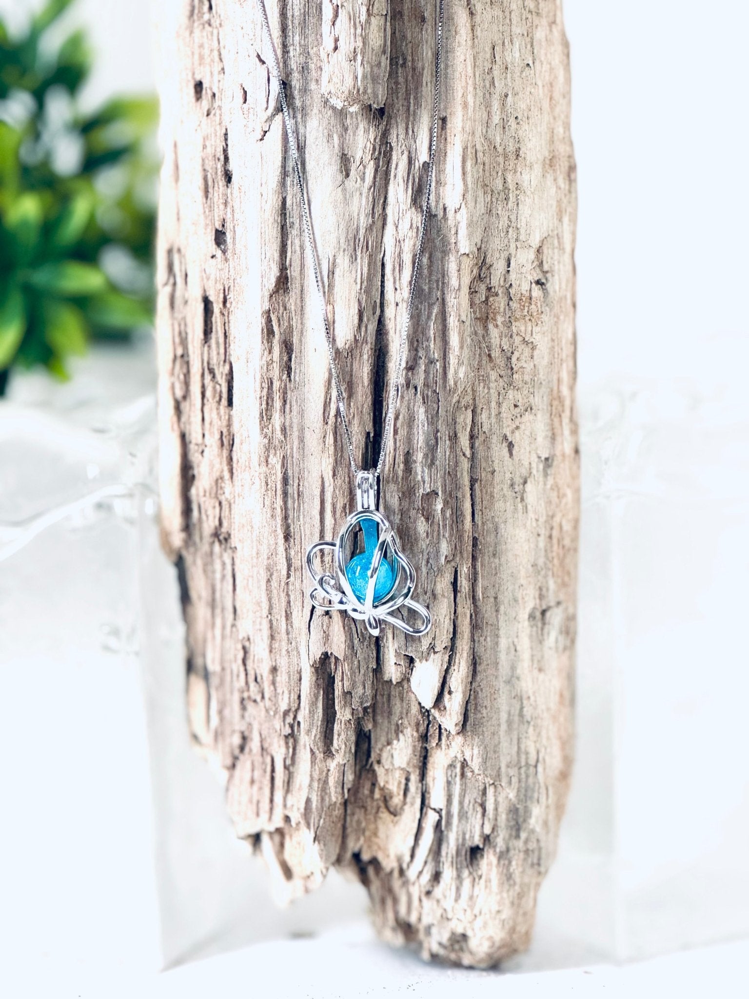 Collier "Bille de mémoire" (papillon) pour cendres funéraires - La Meduse - Verre soufflé